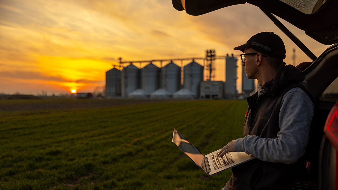 Agricultural bin and equipment monitoring